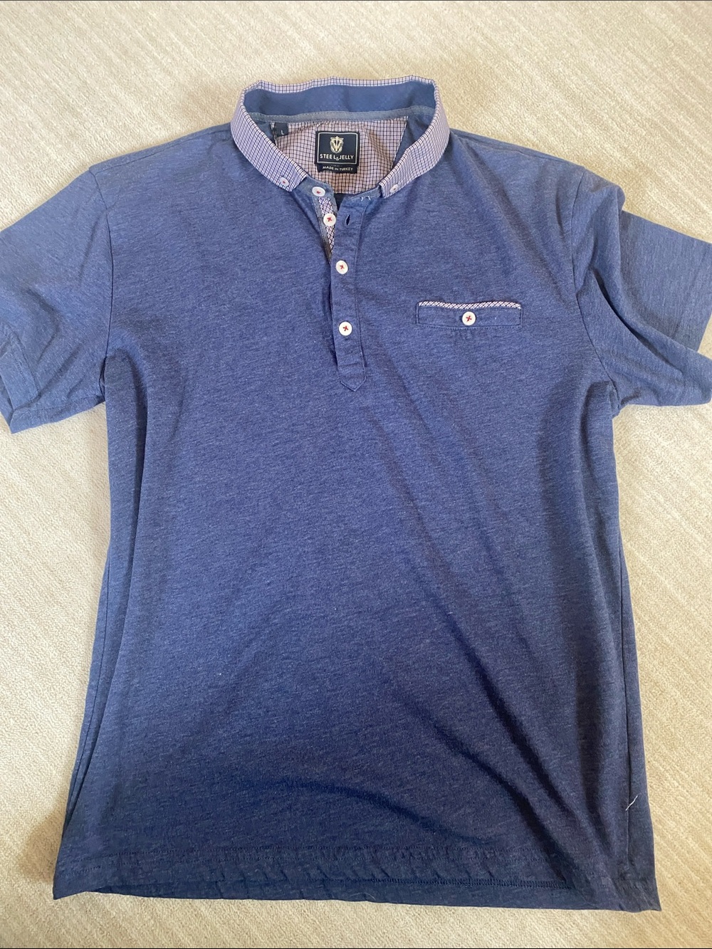 Stylish Men's Blue Short-Sleeve Henley Polo with Contrast Collar